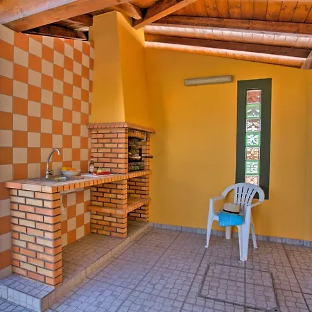 Вилла Nincha - Heated Pool - Free Wi-fi - Air Con