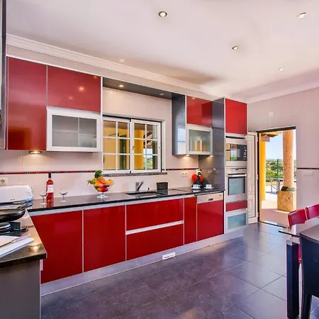 Nincha - Heated Pool - Free Wi-fi - Air Con *