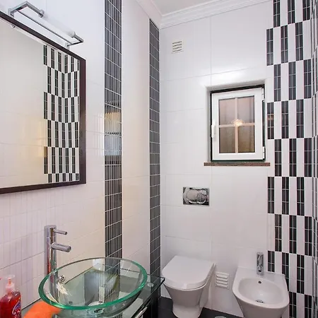 Nincha - Heated Pool - Free Wi-fi - Air Con * Albufeira