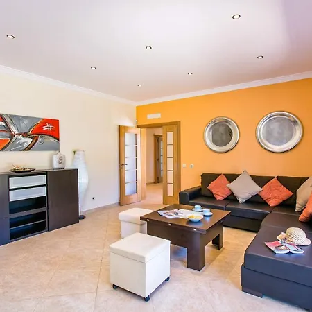 Nincha - Heated Pool - Free Wi-fi - Air Con *