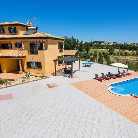 Nincha - Heated Pool - Free Wi-fi - Air Con