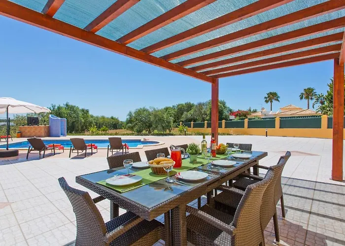 Nincha - Heated Pool - Free Wi-fi - Air Con アルブフェイラ