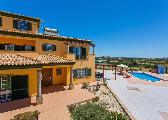 Nincha - Heated Pool - Free Wi-fi - Air Con *