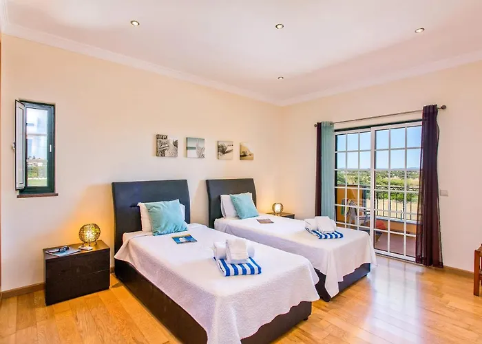 Nincha - Heated Pool - Free Wi-fi - Air Con ヴィラ