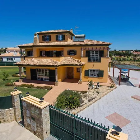 Nincha - Heated Pool - Free Wi-fi - Air Con Albufeira