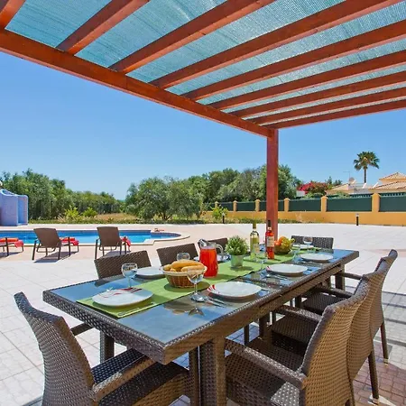 Nincha - Heated Pool - Free Wi-fi - Air Con Albufeira