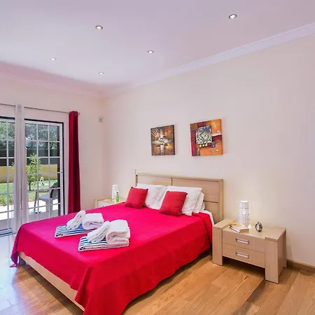 Villa Nincha - Heated Pool - Free Wi-fi - Air Con